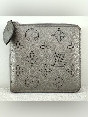 LOUIS VUITTON Mahina Leather Galet Gray Compact Wallet Metallic Sheen